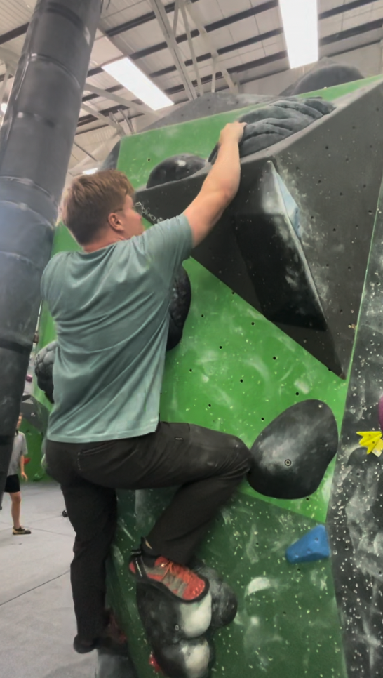 Dan bouldering indoors